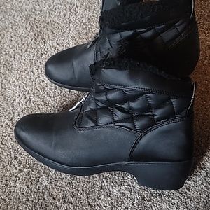 Sporto rain boots.  Black. Easy zip closure. Rubber sole with faux fur.